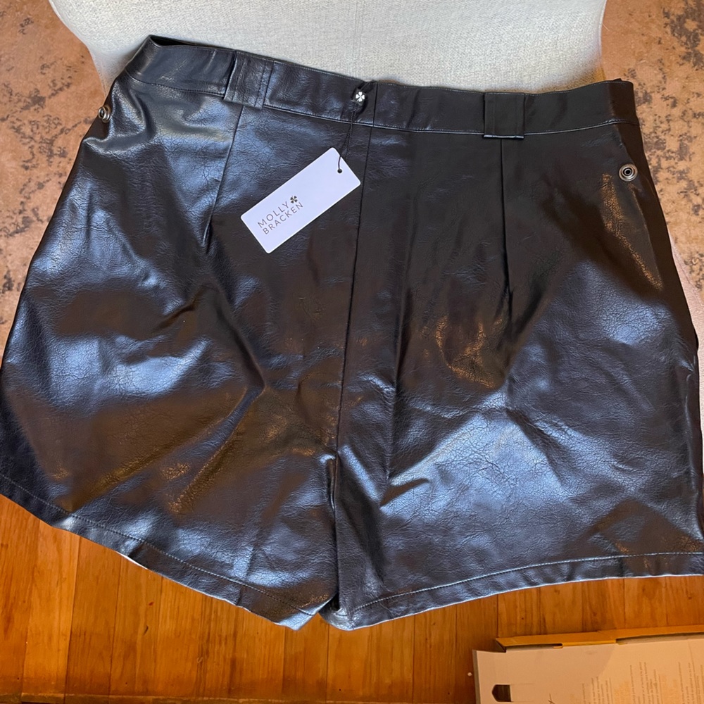 Molly Bracken Vegan Leather Shorts size XL